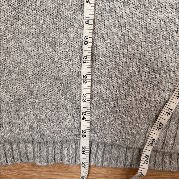3/$30 - REITMANS Gray Knit Sweater - Picture 5 of 5